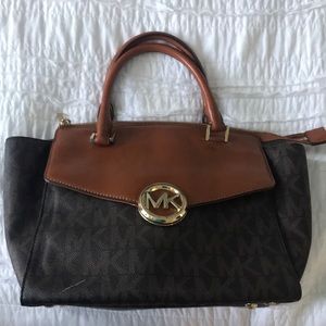 Classic Michael Kors Hudson handbag